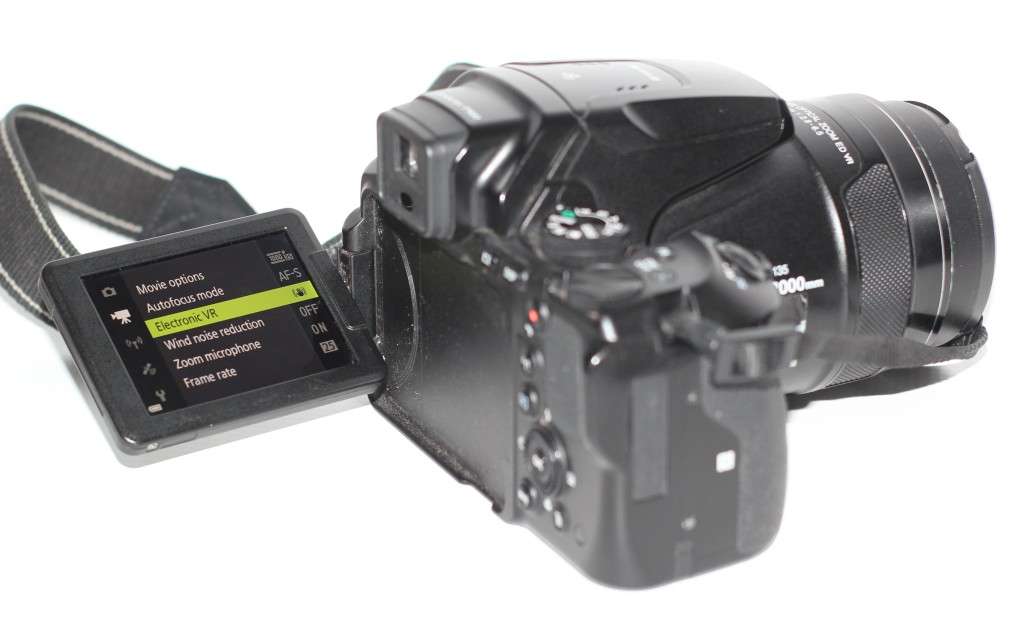 NIKON COOLPIX P900 Digital Bridge Camera (16.0 MP CMOS sensor, 83x Zoom) 3-Inch LCD Screen