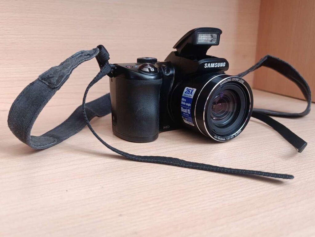 Samsung WB100 - 16.2MP - 26x Zoom - Digital Camera