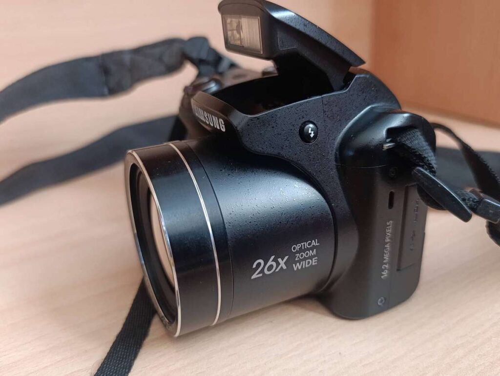 Samsung WB100 - 16.2MP - 26x Zoom - Digital Camera